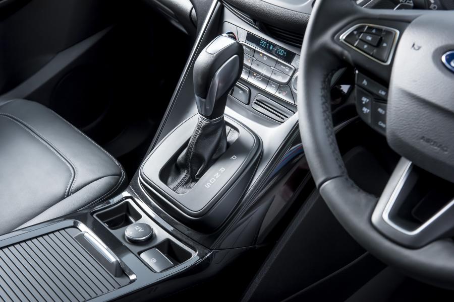 Детали интерьера Ford Kuga 2017 года  (UK) (фото 60 из 60)